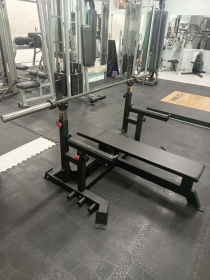 Купить Силовая стойка / скамья для жима лежа горизонтальная Hammer Strength OFB в Санкт-Петербурге